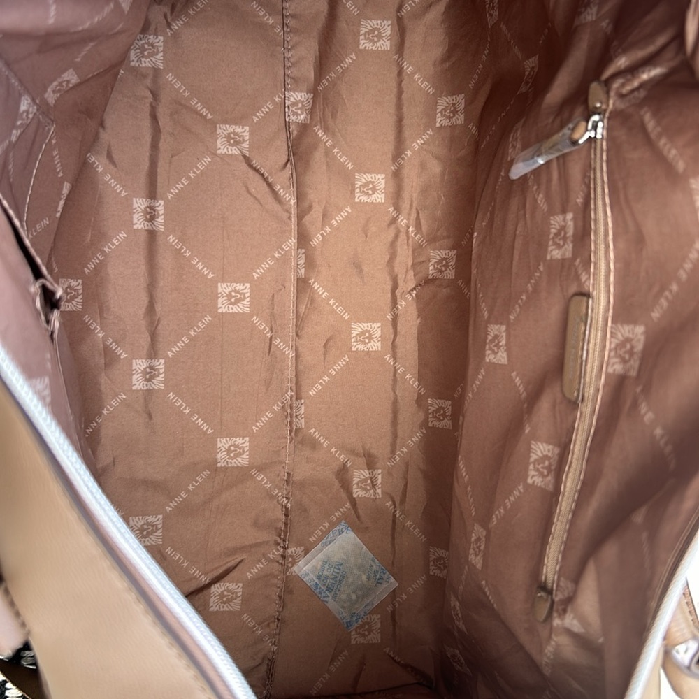 Travel tote with straps - Picture 4 of 5
